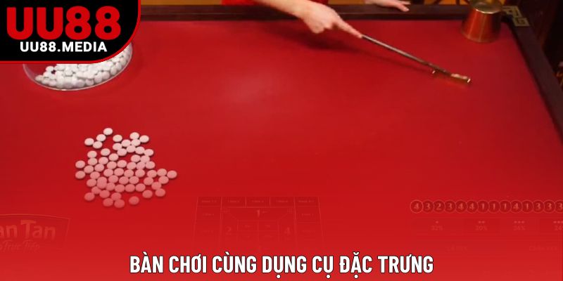 Bàn chơi cùng dụng cụ đặc trưng Bàn chơi cùng dụng cụ đặc trưng